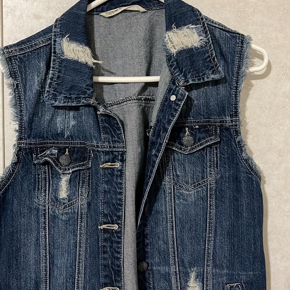 Vest - Picture 2 of 3